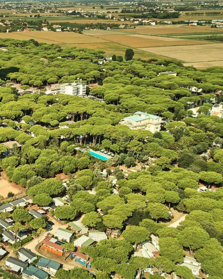 Aparthotel La Pineta Lido di Jesolo Ngoại thất bức ảnh
