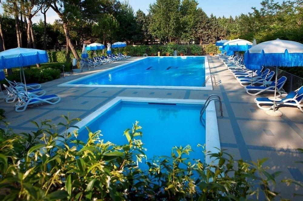 Aparthotel La Pineta Lido di Jesolo Ngoại thất bức ảnh
