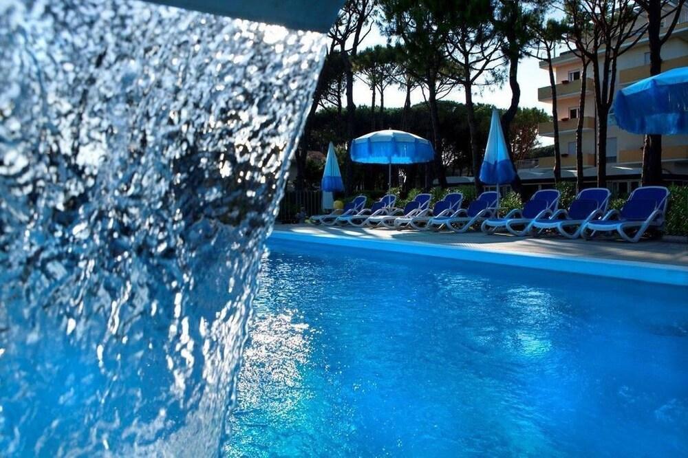 Aparthotel La Pineta Lido di Jesolo Ngoại thất bức ảnh