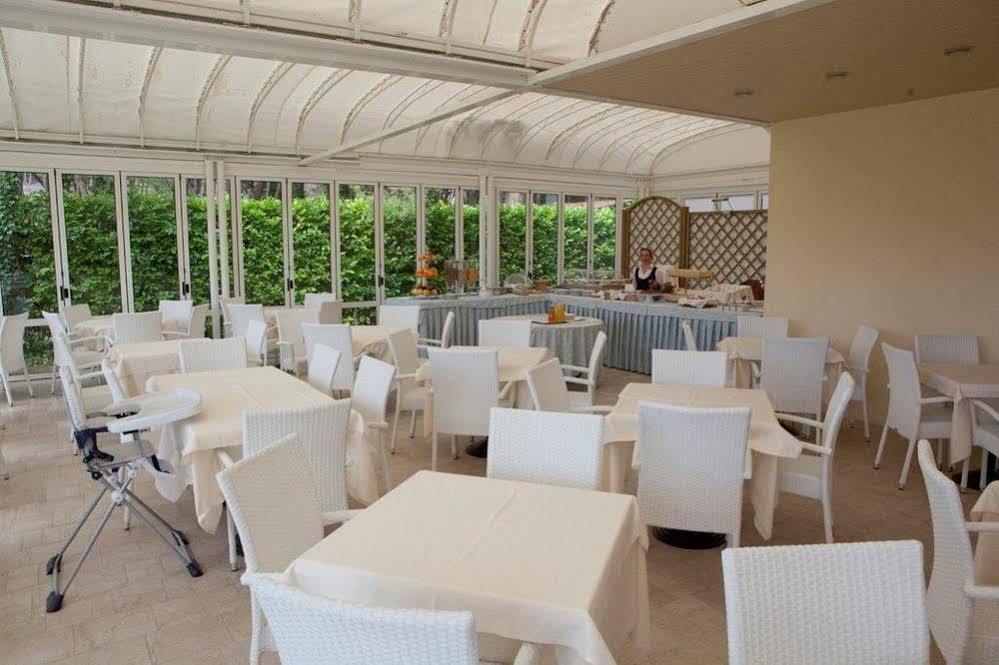 Aparthotel La Pineta Lido di Jesolo Ngoại thất bức ảnh
