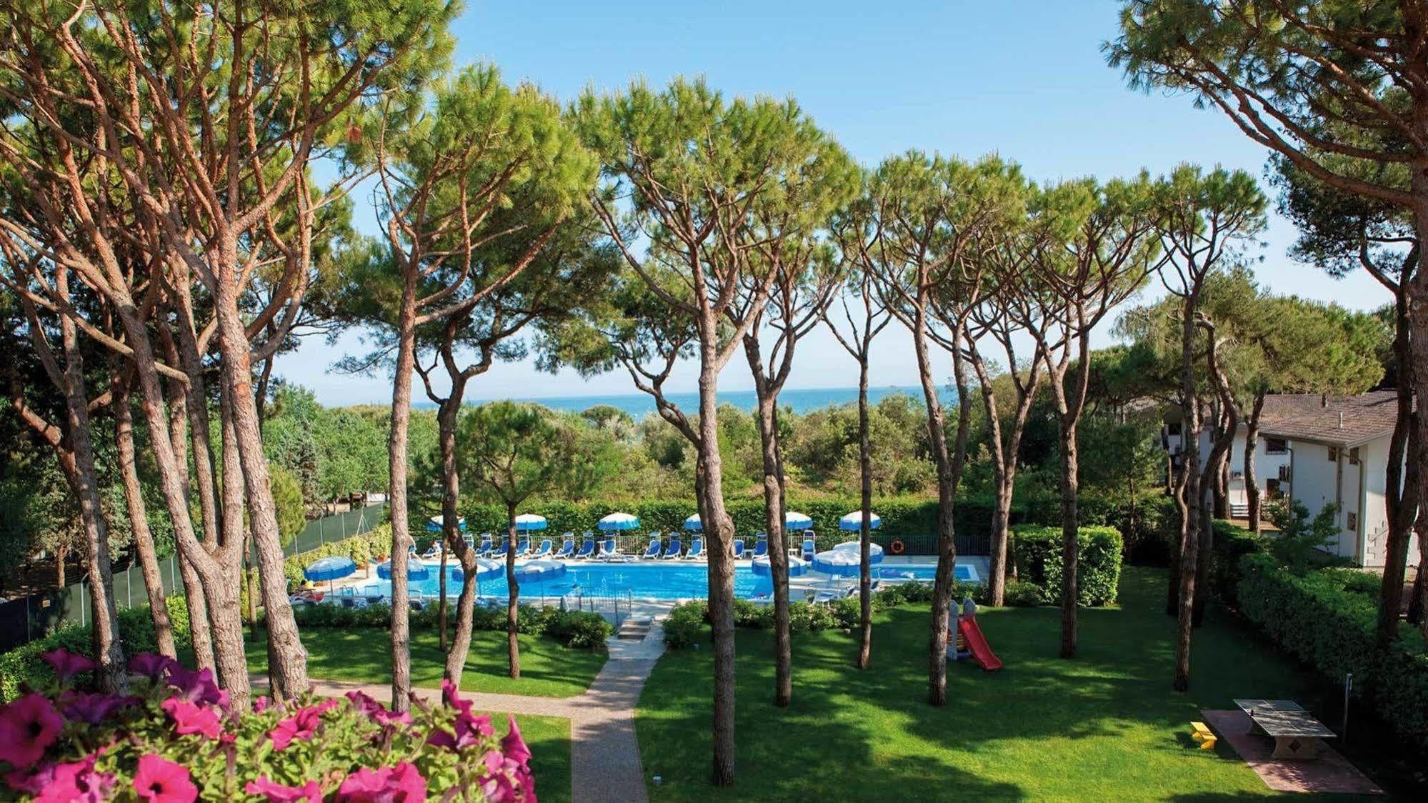 Aparthotel La Pineta Lido di Jesolo Ngoại thất bức ảnh