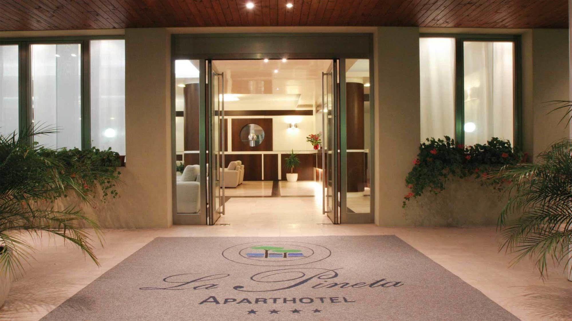 Aparthotel La Pineta Lido di Jesolo Ngoại thất bức ảnh